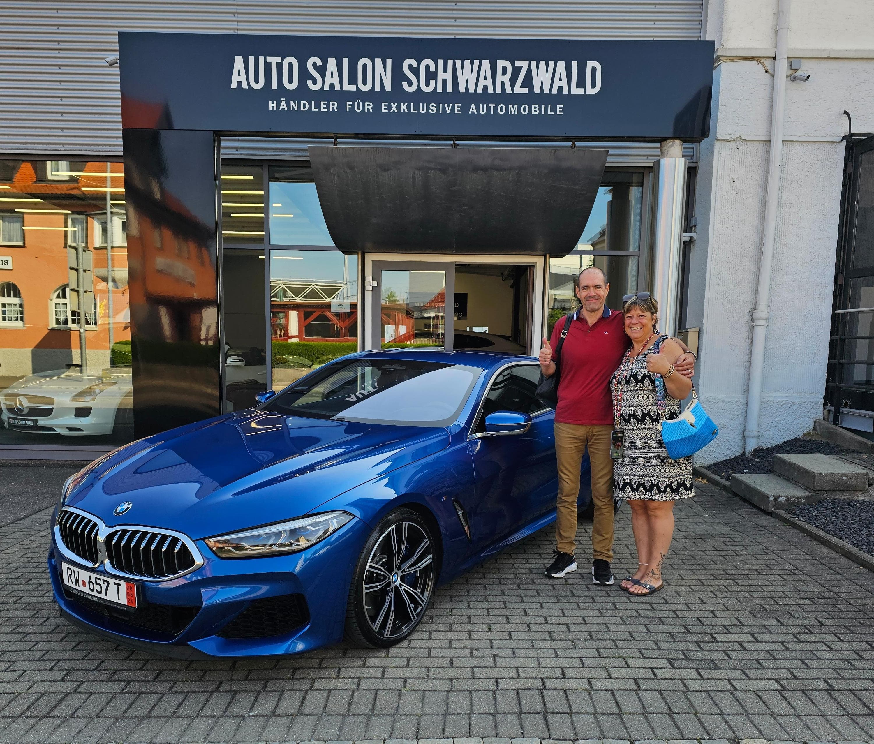 Fahrzeugübergabe bei Auto Salon Schwarzwald